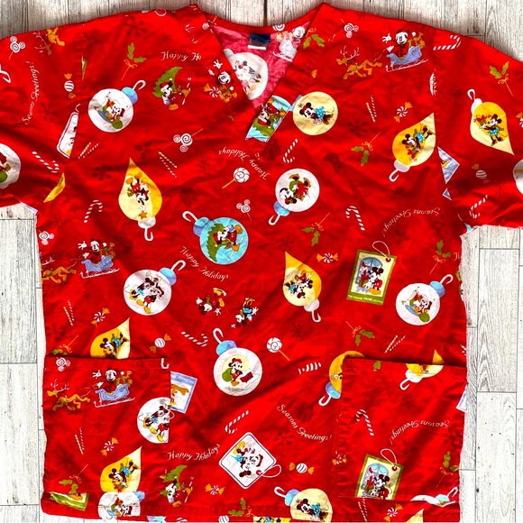Disney Scrub Top Womens Large Christmas Ornaments Mickey Minnie Mouse Pockets - Picture 1 of 4
